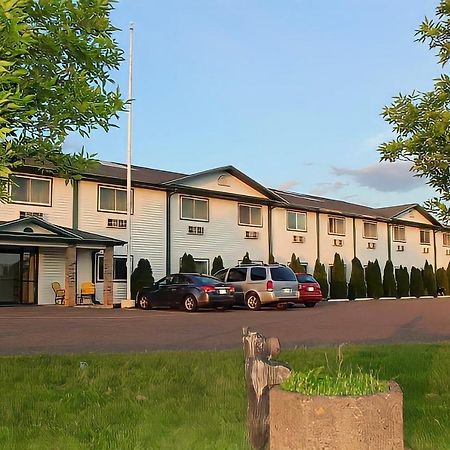 Amerivu Inn And Suites Stanley Exterior photo