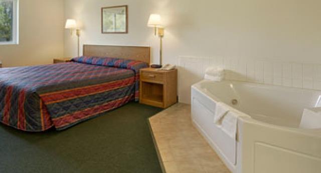 Amerivu Inn And Suites Stanley Room photo