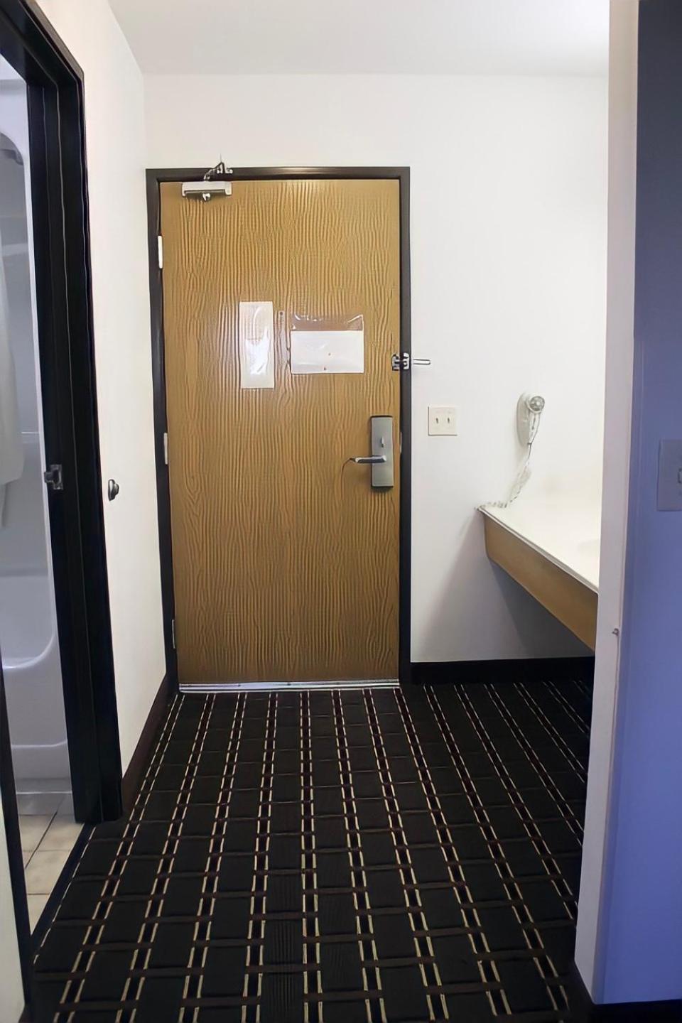 Amerivu Inn And Suites Stanley Room photo